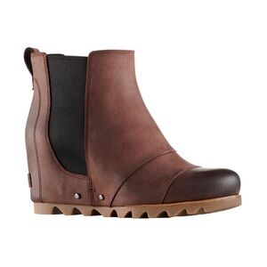NWT Sorel Lea Wedge Boot in burgundy